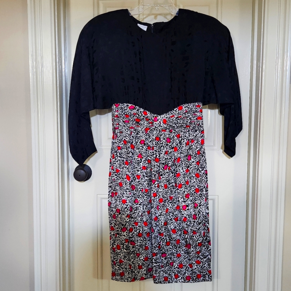 Beautiful vintage St. Gillian cocktail dress. Size 6P.  Excellent condition.